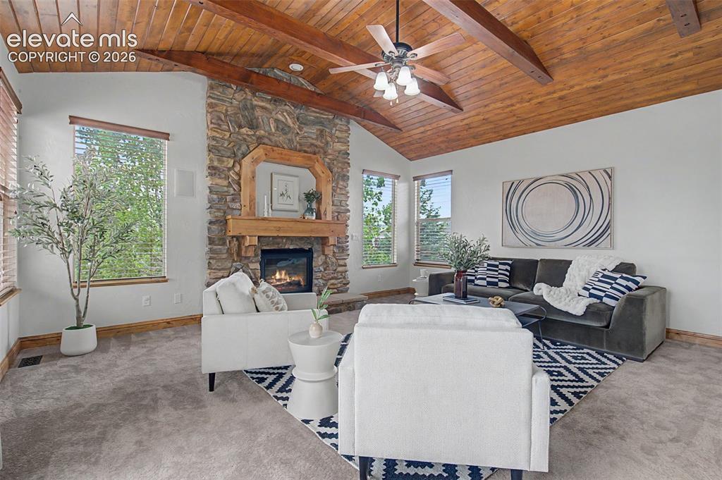 Image 18 of 49: Living Room