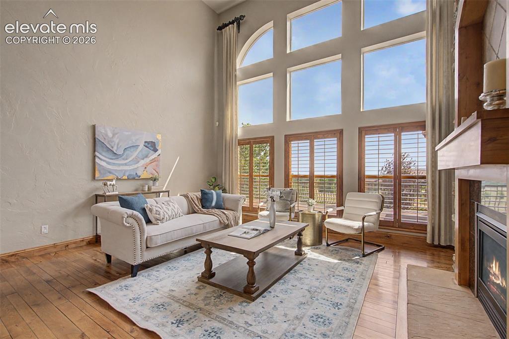 Image 5 of 49: Great Room