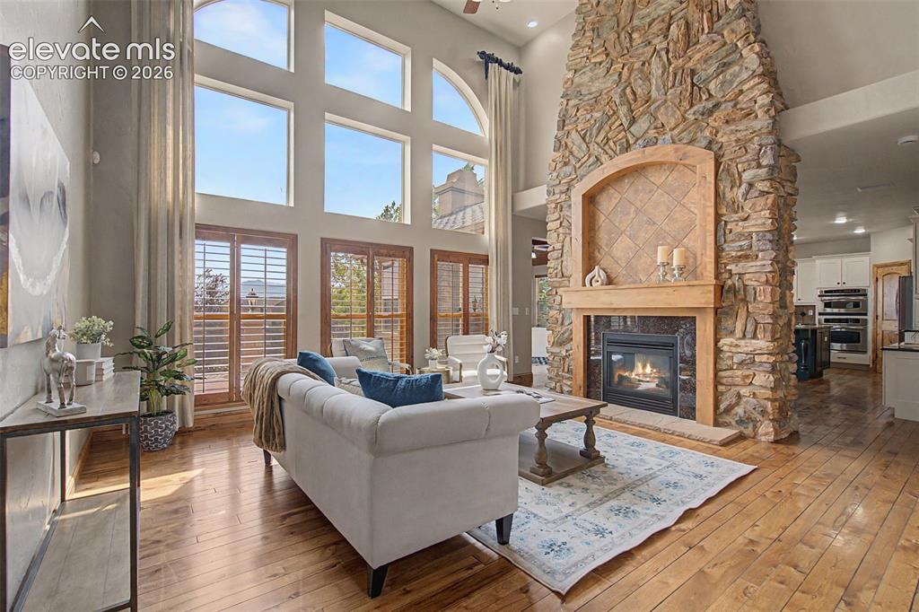 Image 6 of 49: Great Room