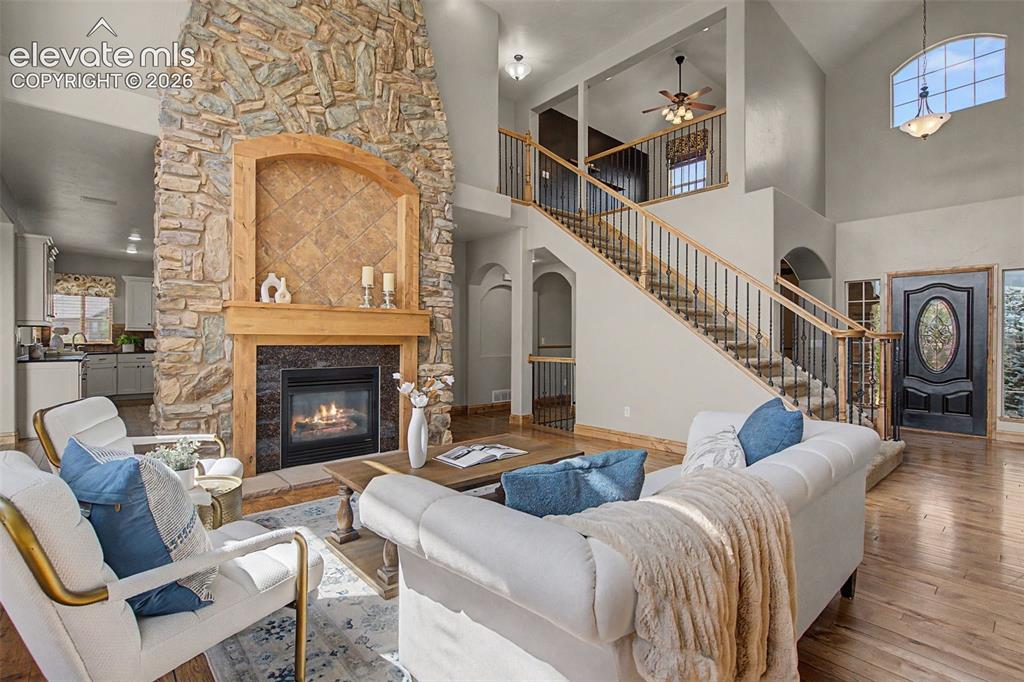 Image 8 of 49: Great Room
