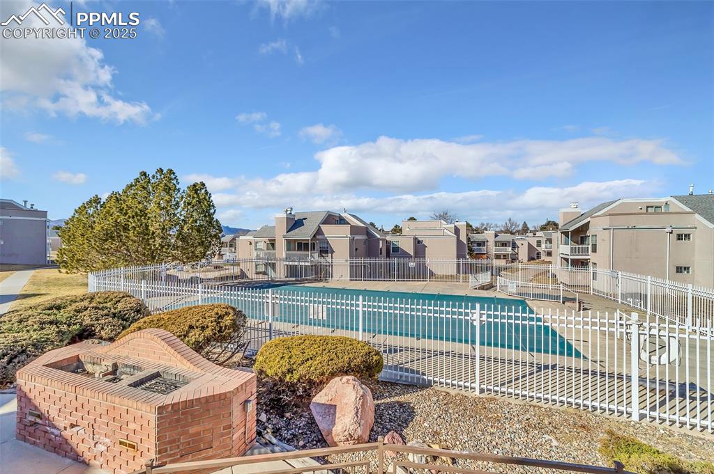 Image 24 of 26: Pool