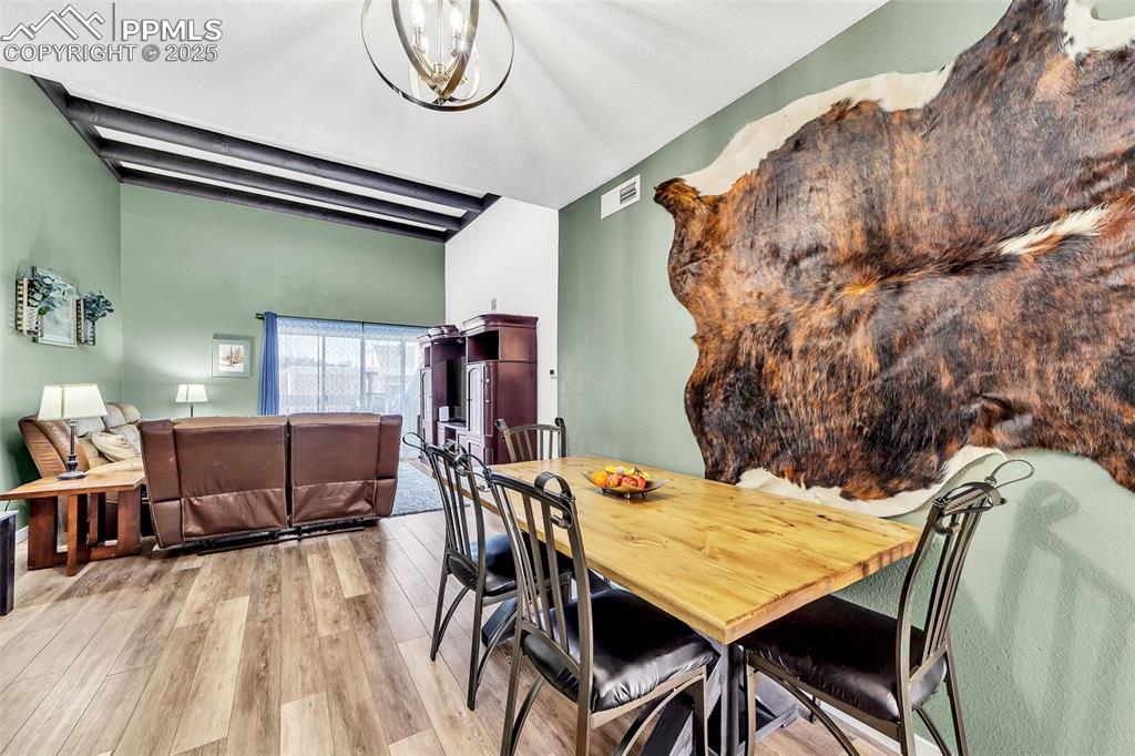 Image 9 of 26: Dining Area