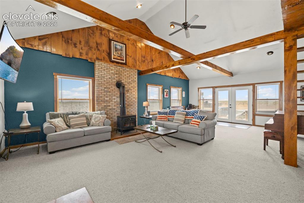 Image 18 of 45: Living Room