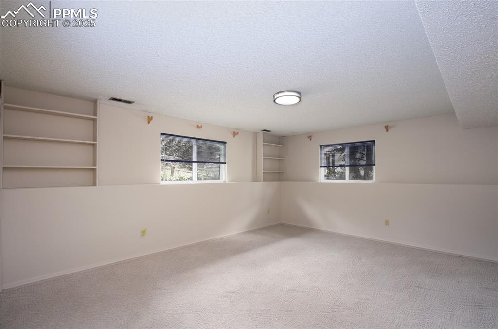 Image 21 of 34: Bedroom #4