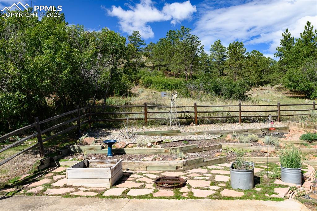 Image 34 of 34: Back yard - low maintenance