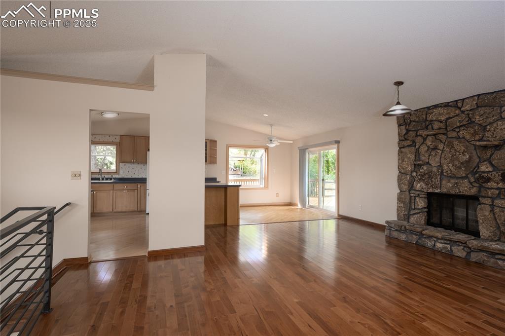 Image 8 of 34: Living area with dining room
