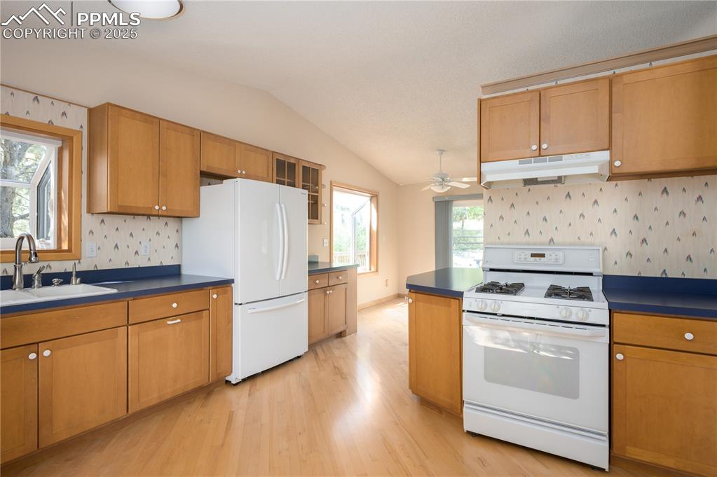 Image 9 of 34: Kitchen with gas stove