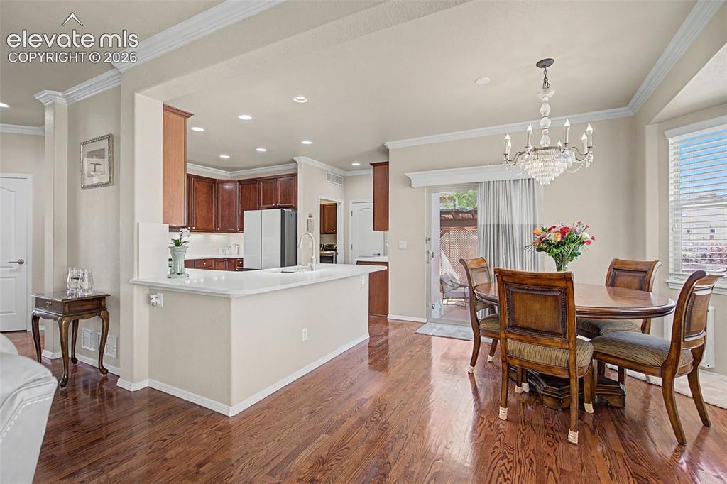 Image 13 of 39: Dining Area