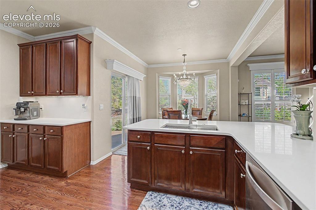 Image 15 of 39: Kitchen