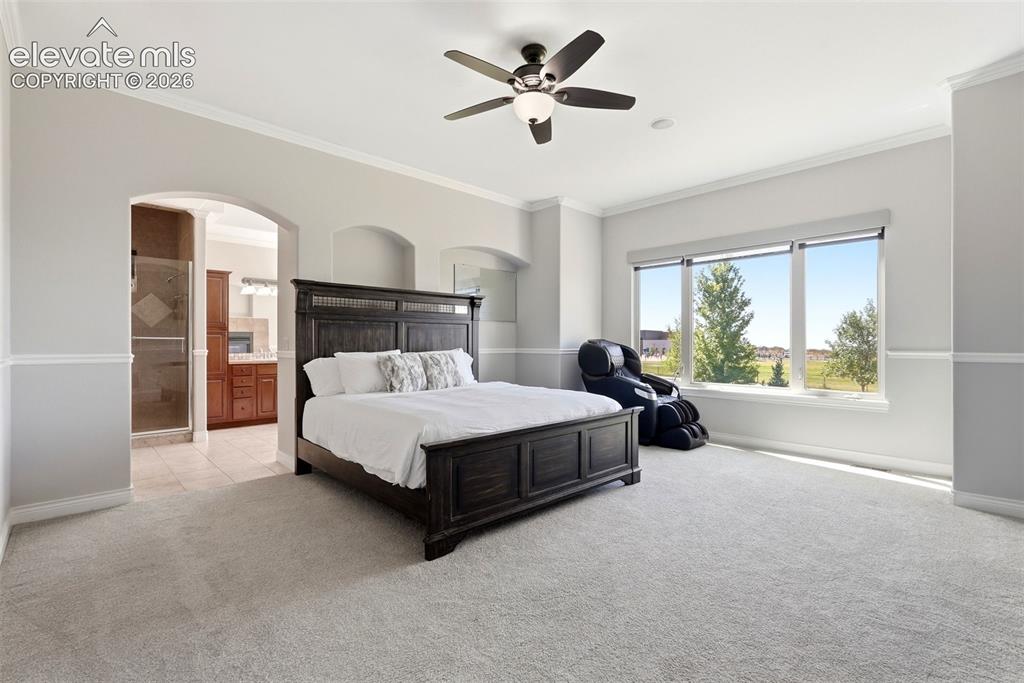 Image 19 of 50: Bedroom