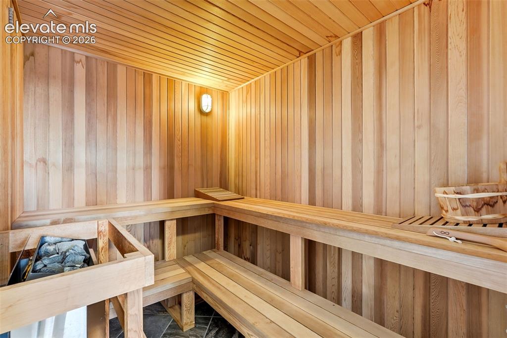 Image 47 of 50: Sauna