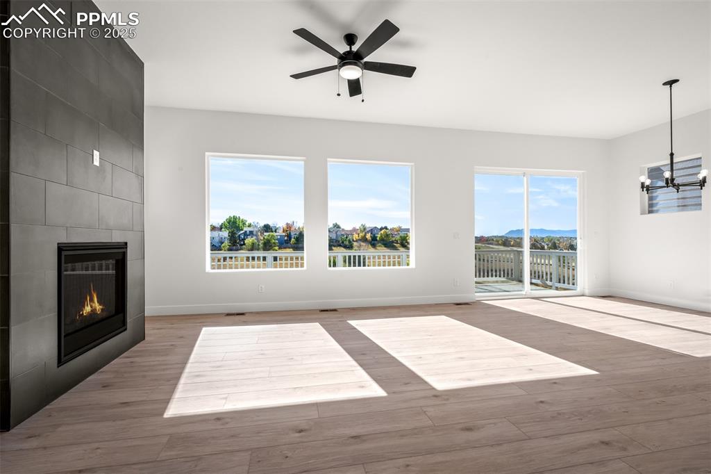 Image 17 of 40: Living Room