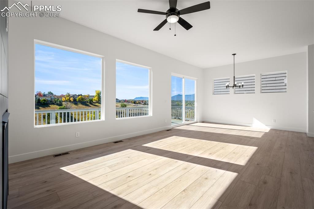 Image 18 of 40: Living Room