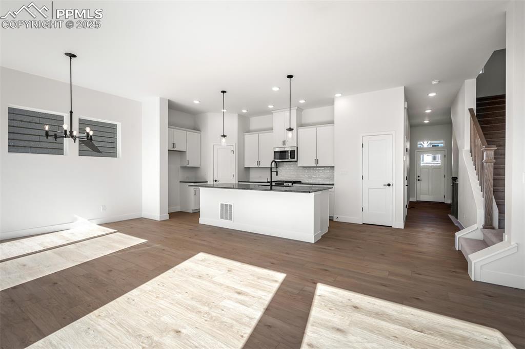 Image 2 of 40: Kitchen