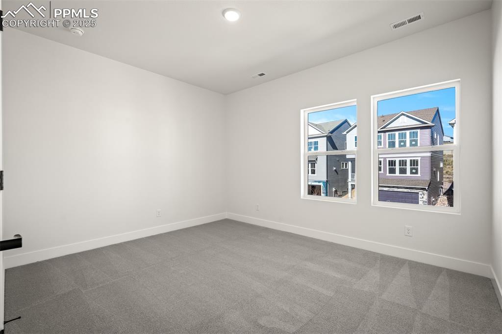 Image 28 of 40: Bedroom