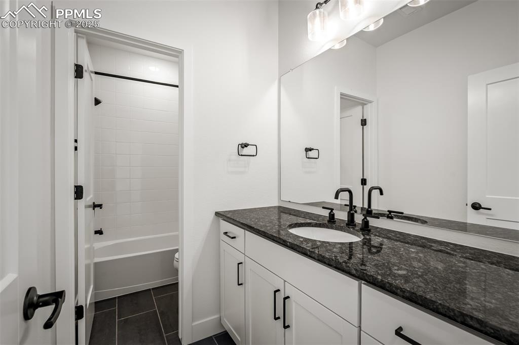 Image 29 of 40: Bathroom