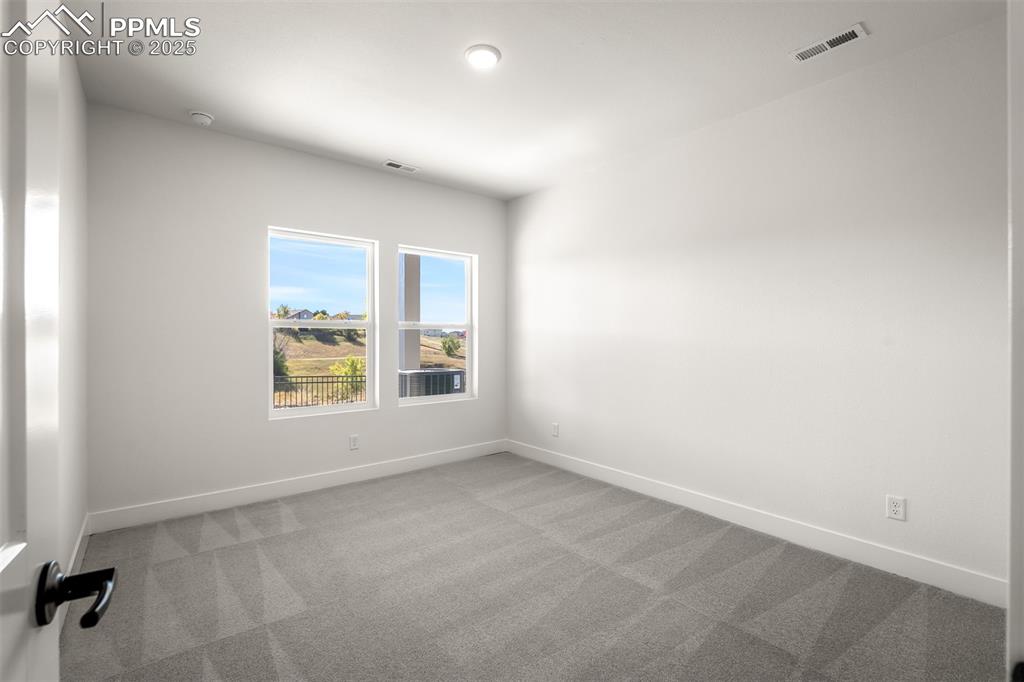 Image 35 of 40: Bedroom