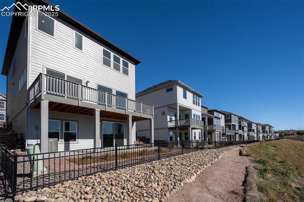 Image 38 of 40: Back of Structure