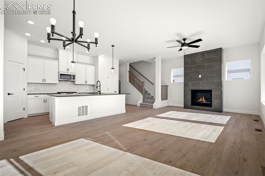 Image 4 of 40: Kitchen