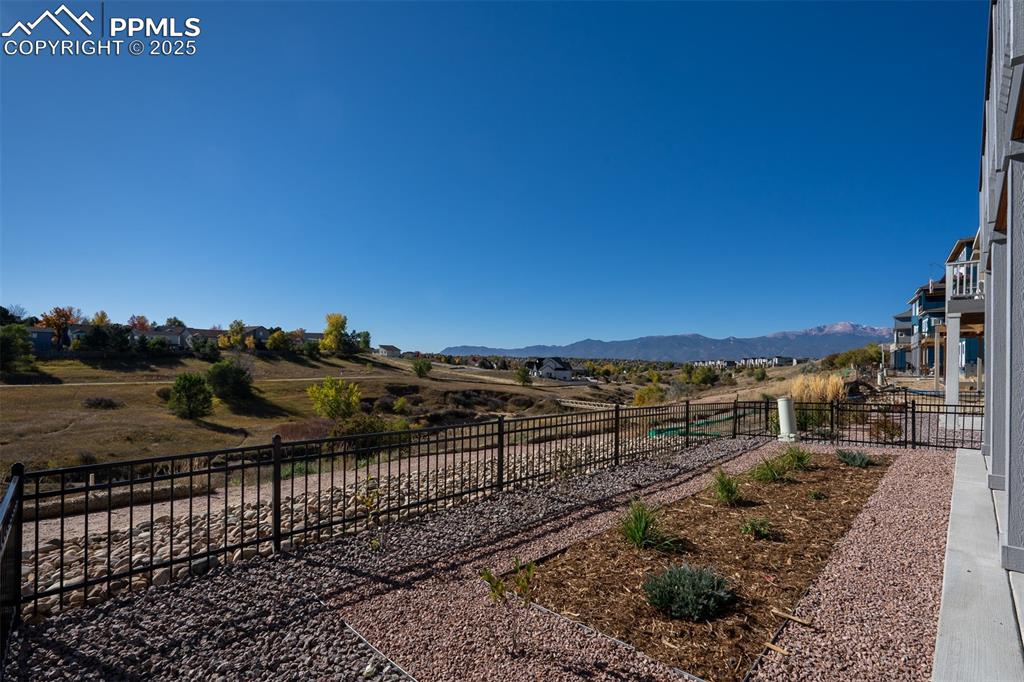 Image 40 of 40: Yard