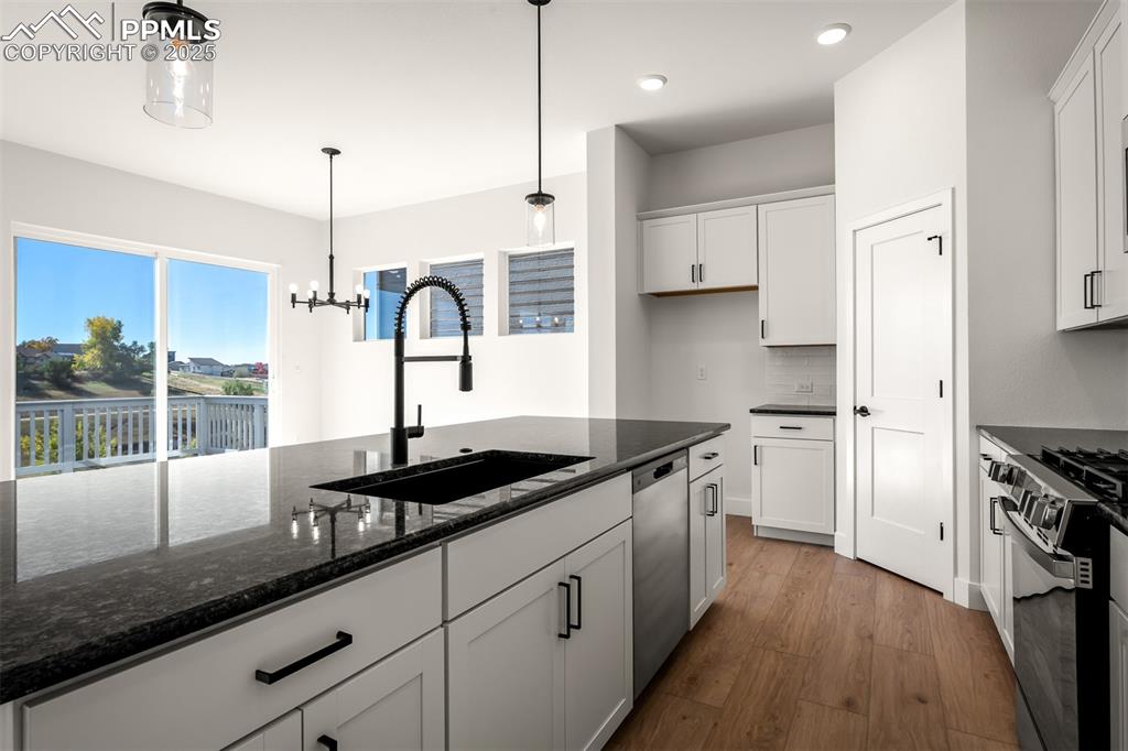 Image 9 of 40: Kitchen