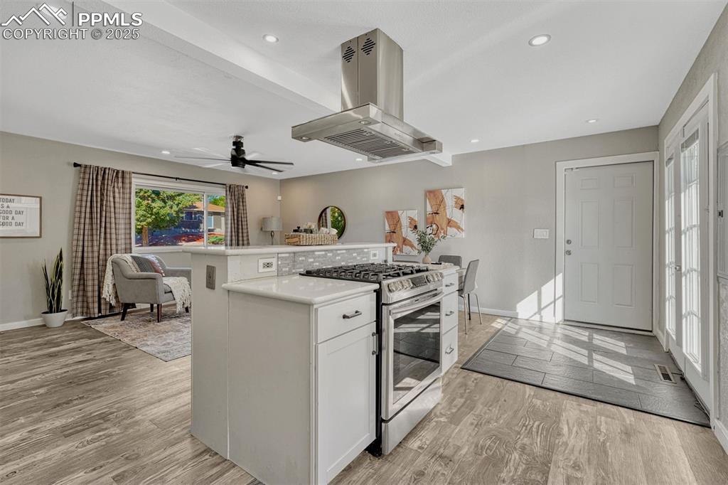 Image 13 of 46: Kitchen