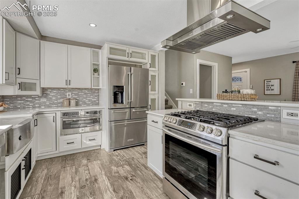 Image 14 of 46: Kitchen