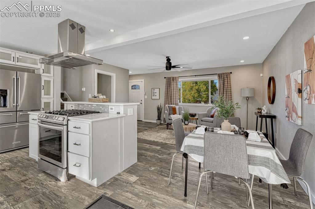 Image 15 of 46: Kitchen