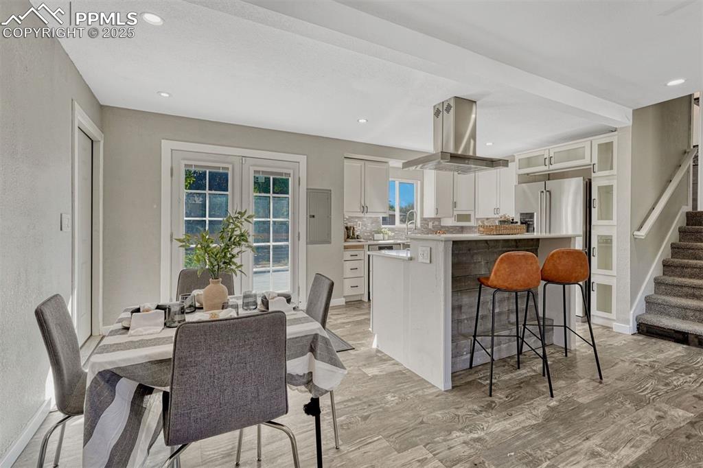 Image 17 of 46: Kitchen