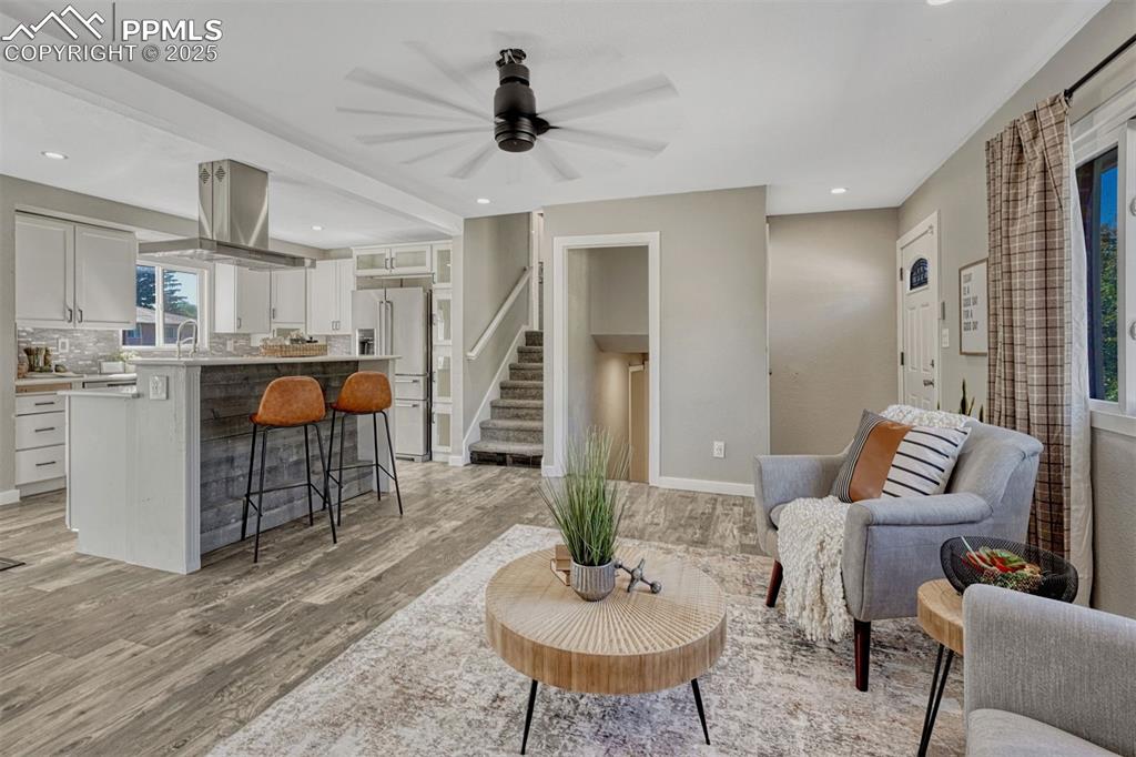 Image 18 of 46: Living Room