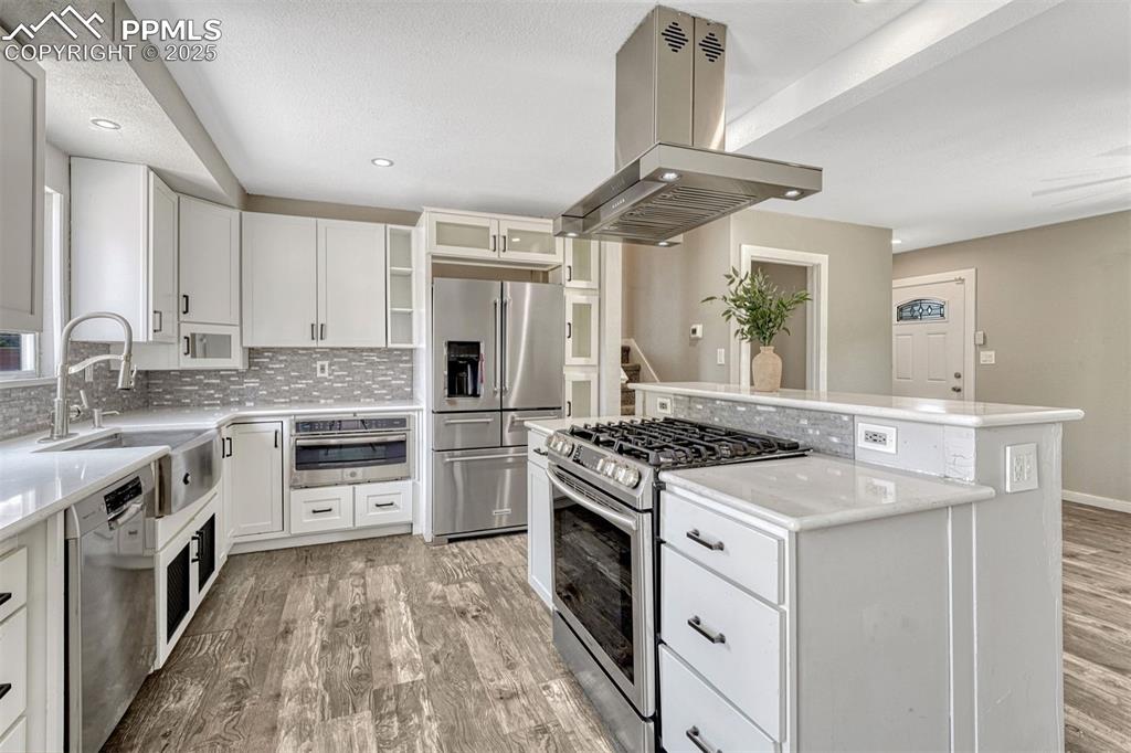 Image 2 of 46: Kitchen