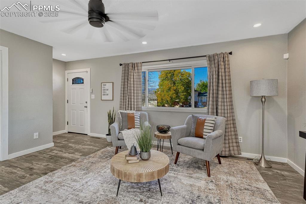 Image 6 of 46: Sitting Room