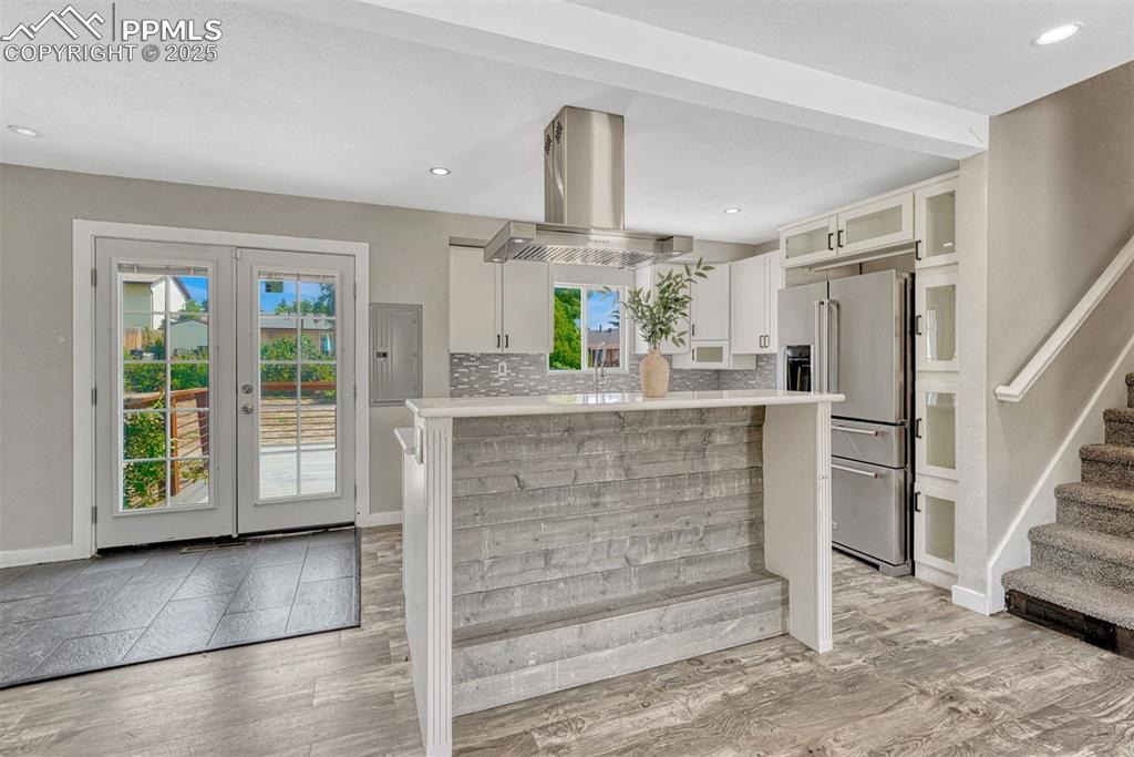 Image 8 of 46: Kitchen