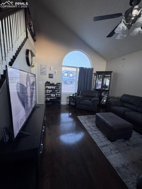 Image 5 of 5: Living Room