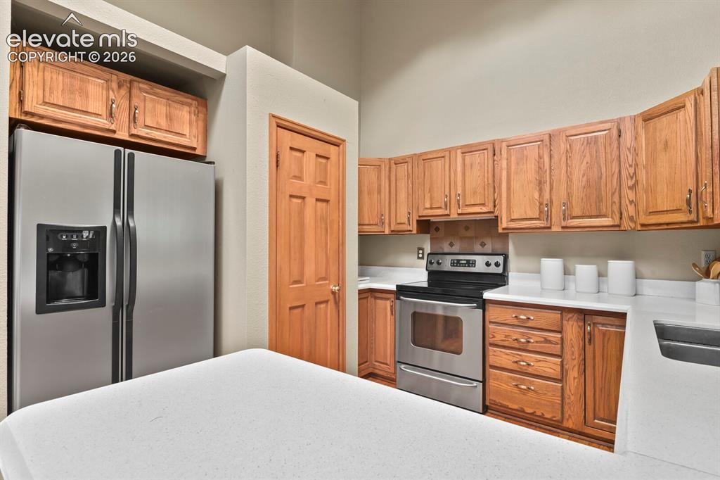 Image 14 of 50: Kitchen