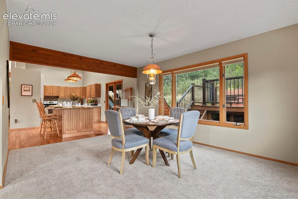 Image 16 of 50: Dining Area