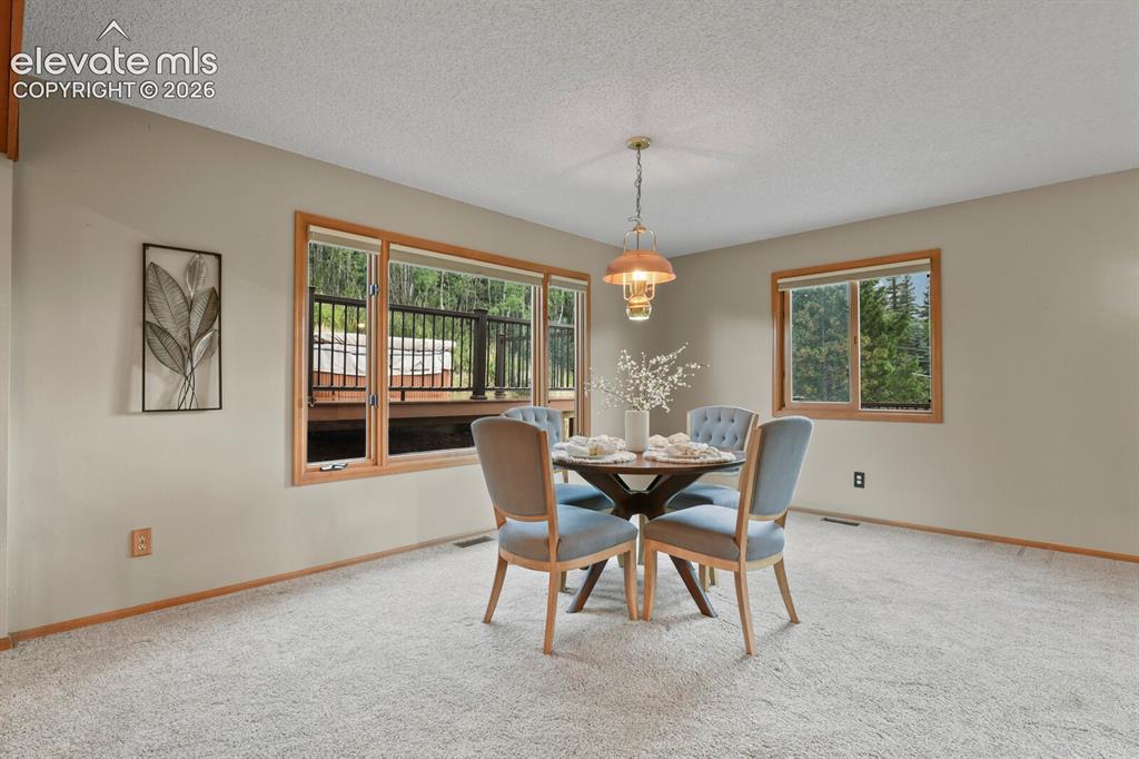 Image 17 of 50: Dining Area