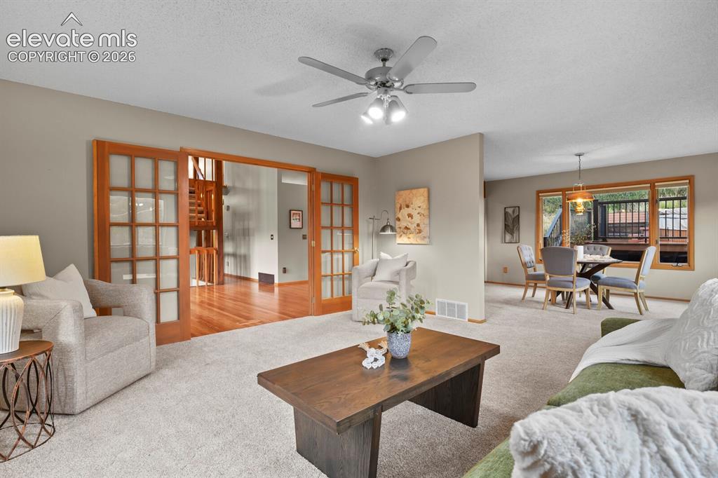 Image 19 of 50: Living Room