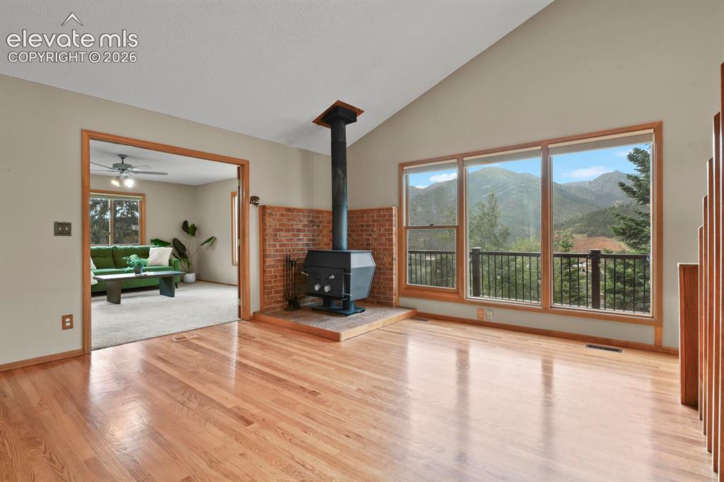 Image 8 of 50: Living Room