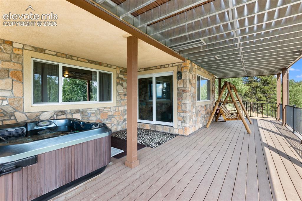 Image 10 of 50: Deck
