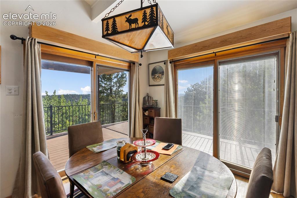 Image 16 of 50: Dining Area