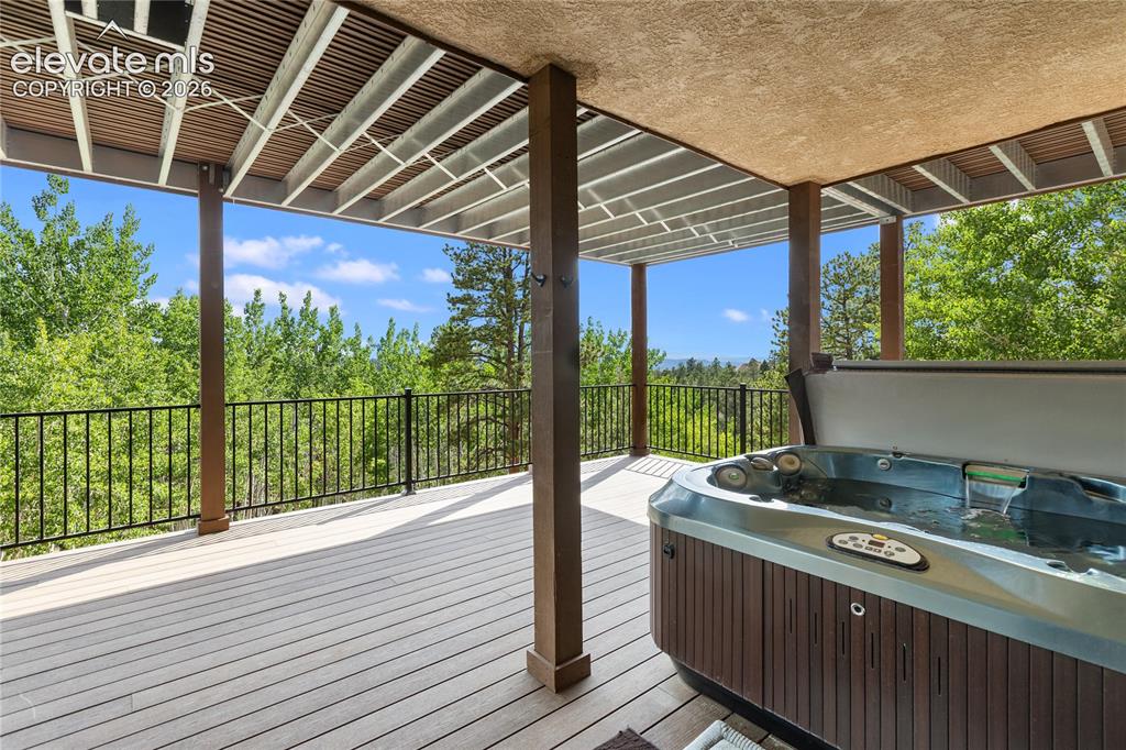 Image 8 of 50: Deck