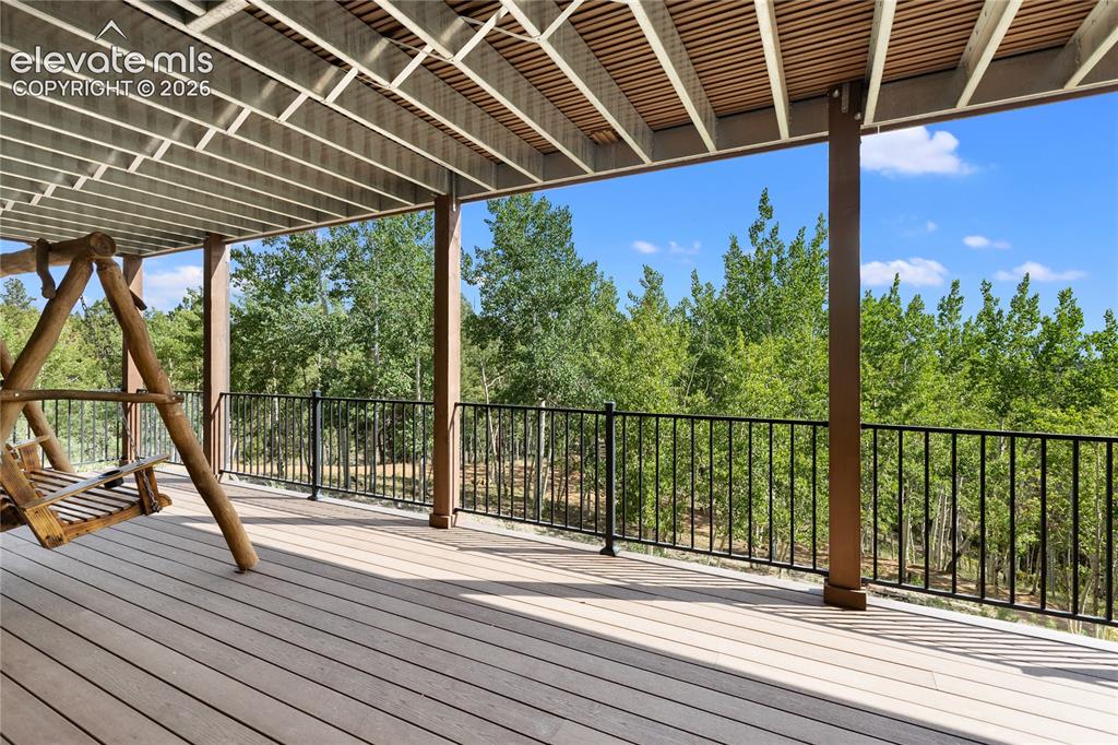 Image 9 of 50: Deck