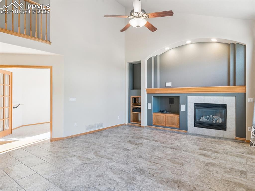 Image 15 of 41: Living Room