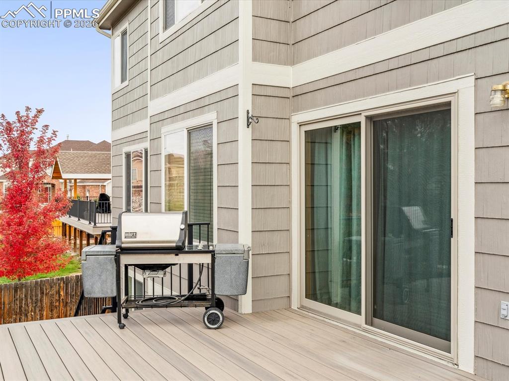 Image 19 of 41: Deck