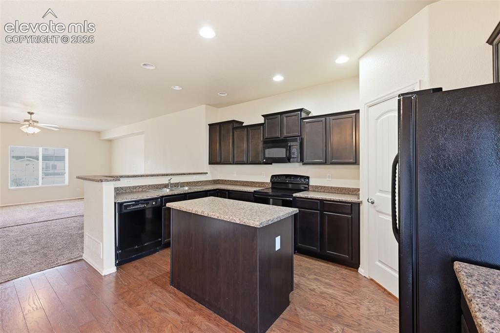 Image 12 of 37: Kitchen