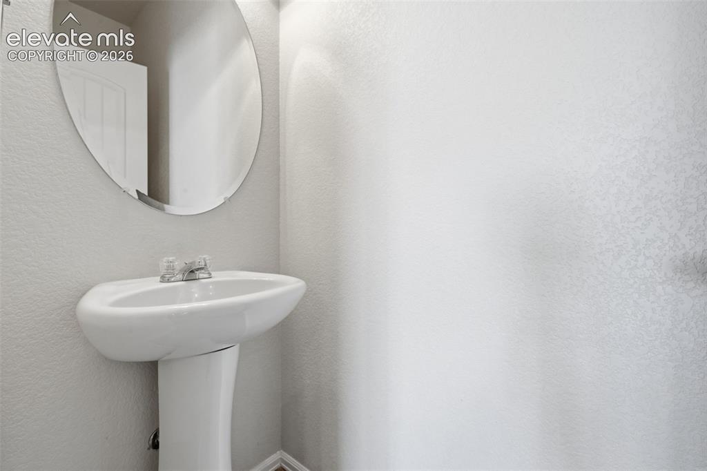 Image 16 of 37: Bathroom