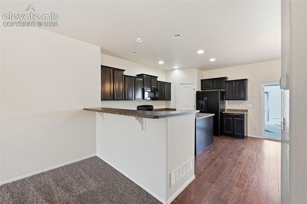 Image 9 of 37: Kitchen