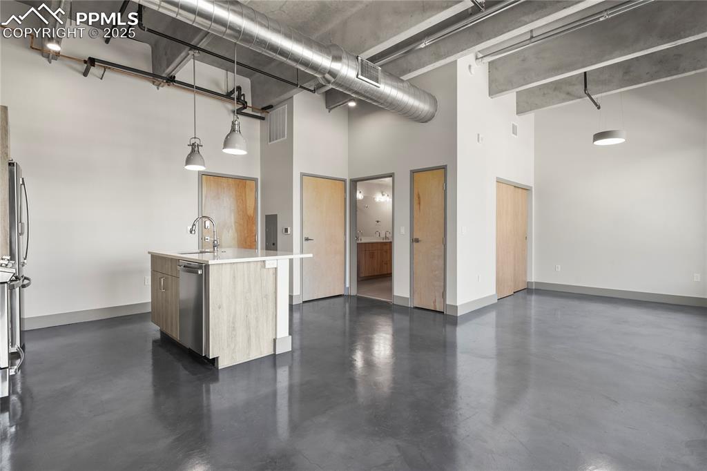 Image 12 of 22: Kitchen