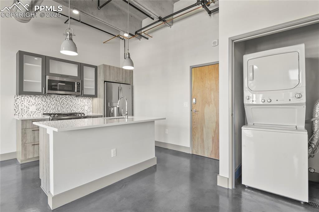 Image 14 of 22: In-unit laundry